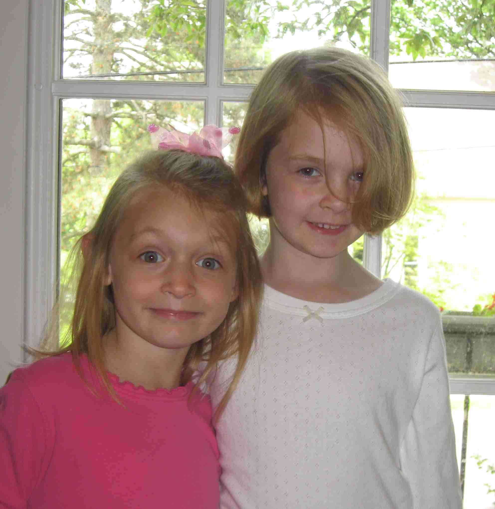 2009-05-16 Janes new short hair coif with Cate.jpg